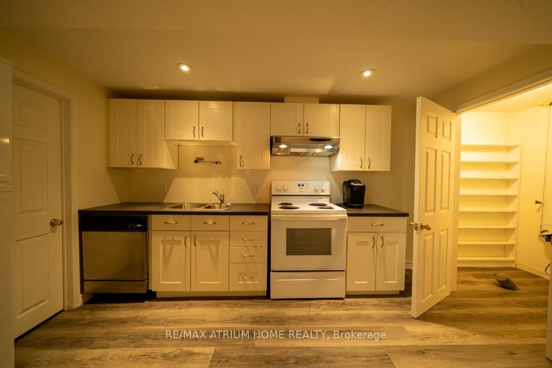 445 Harcourt Dr, Oshawa, L1H 6V8 | Image 3