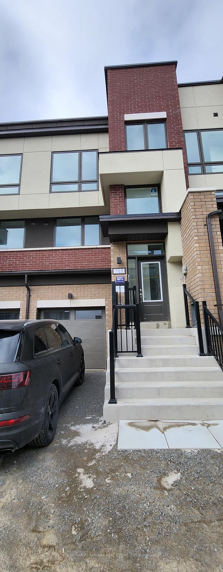 715 Heathrow Path, Oshawa, L1K 3G4 | Image 3