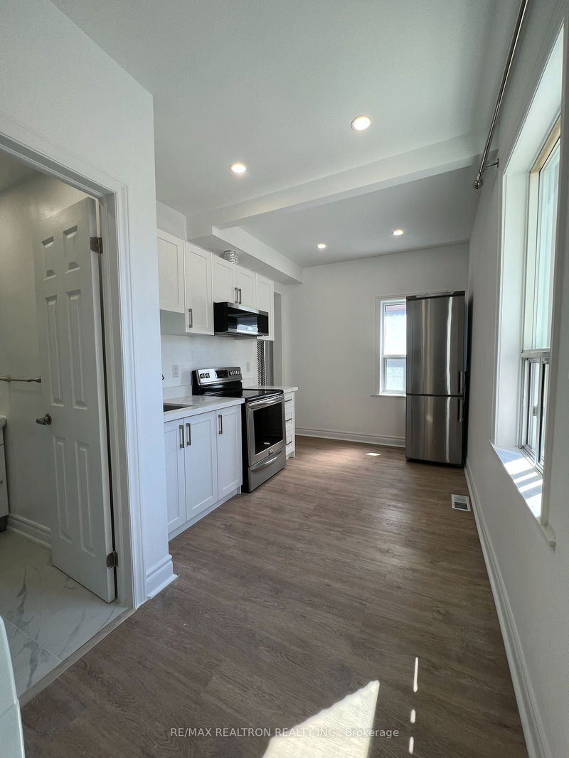 home for lease on Main-869 Cosburn Avenue
