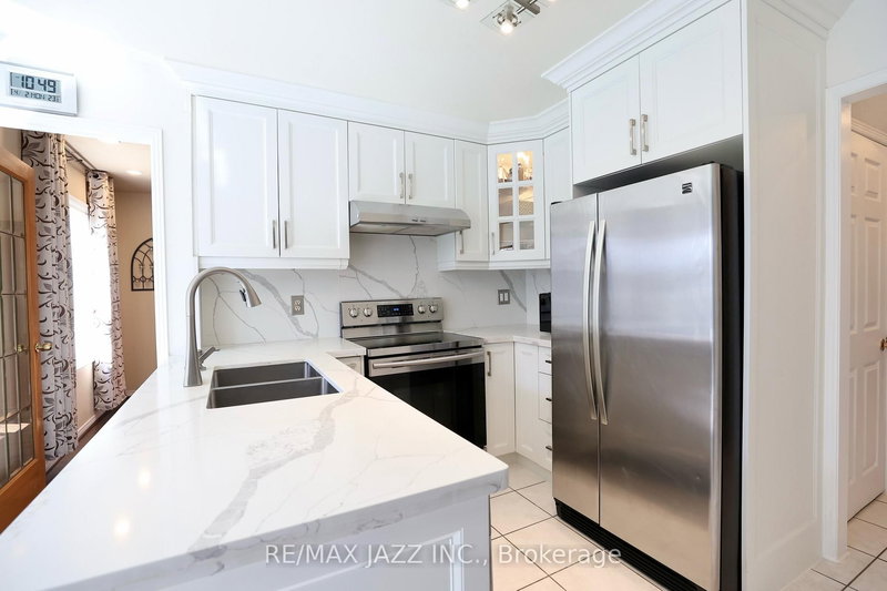 65 Dakin Dr, Ajax, L1T 2S5 | Image 2