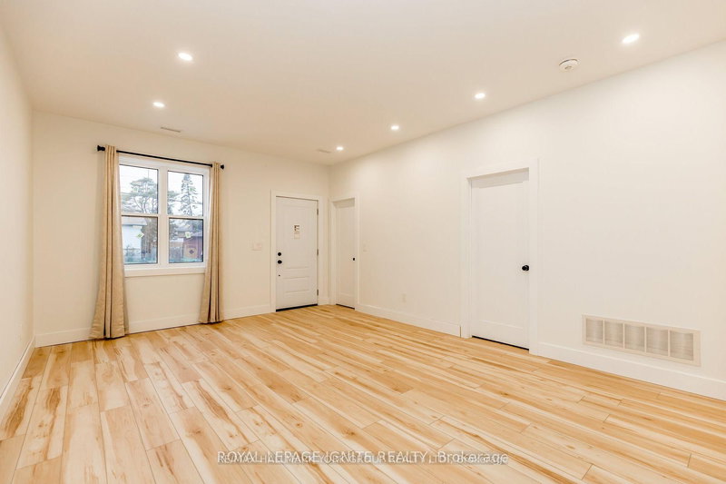 781 Oliva St, Pickering, L1W 2V9 | Image 2