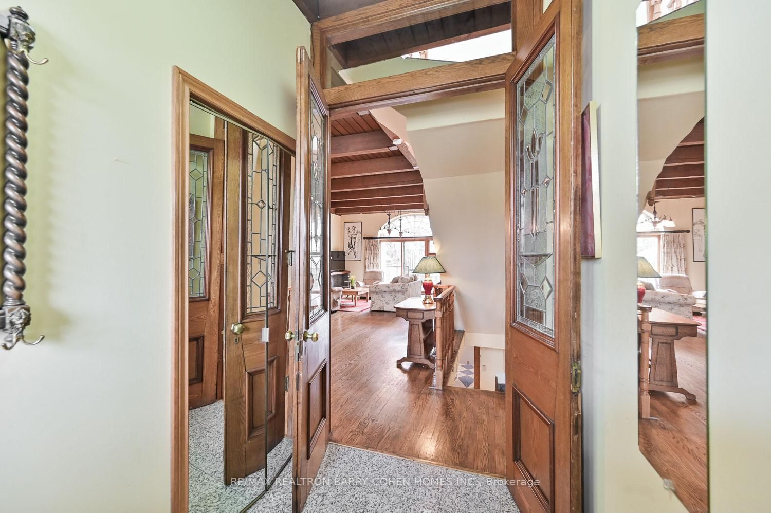 Listing photo 2