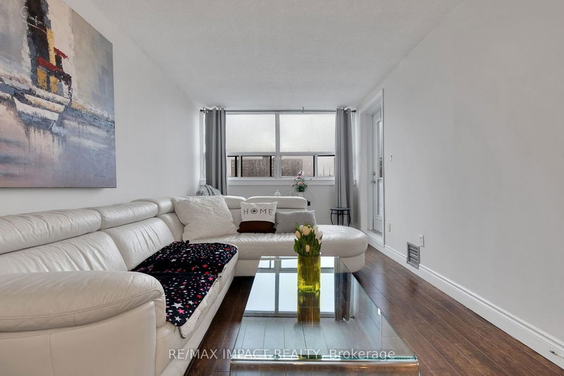 home for sale on 307-80 Athol Street S