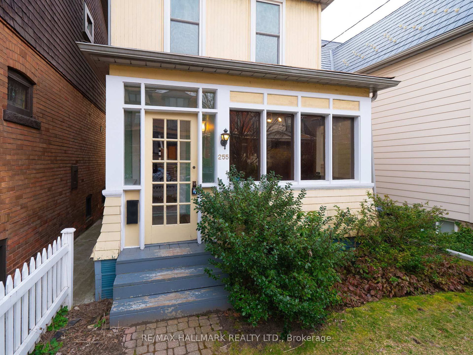 Listing photo 2