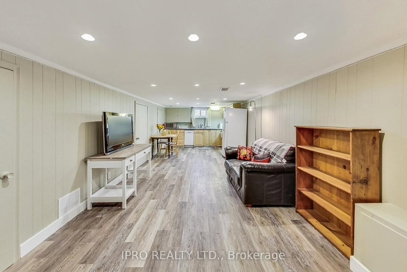 Lower - 1 Milne Ave, Toronto, M1L 1J7 | Image 3