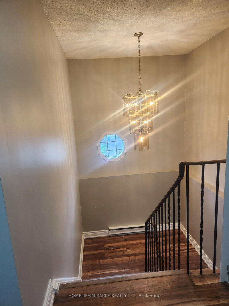 1195 Augusta Crt, Oshawa, L1H 7S9 | Image 3