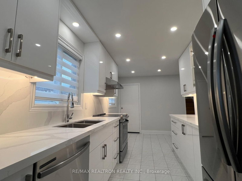 Upper - 163 Ingleton Blvd, Toronto, M1V 1Z8 | Image 2