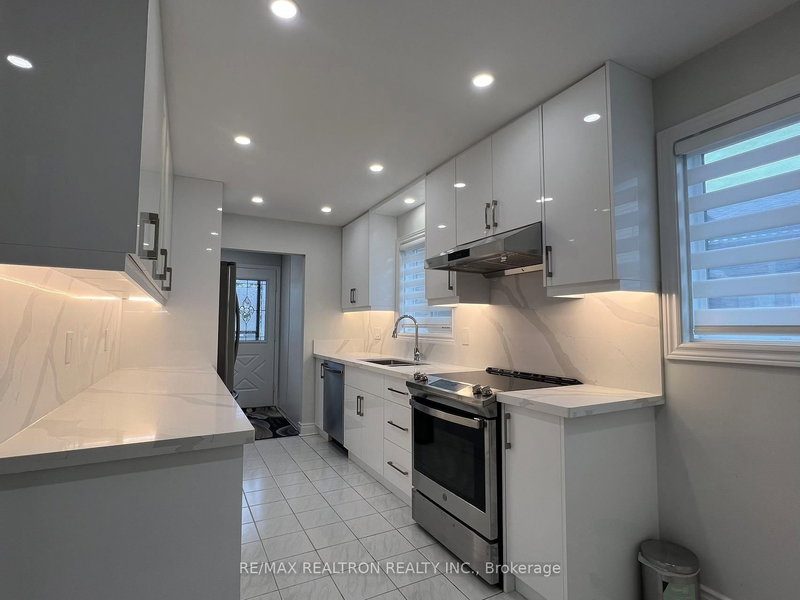 Upper - 163 Ingleton Blvd, Toronto, M1V 1Z8 | Image 3