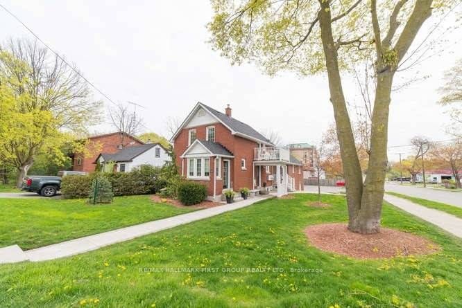 home for lease on 1-219 Athol Street