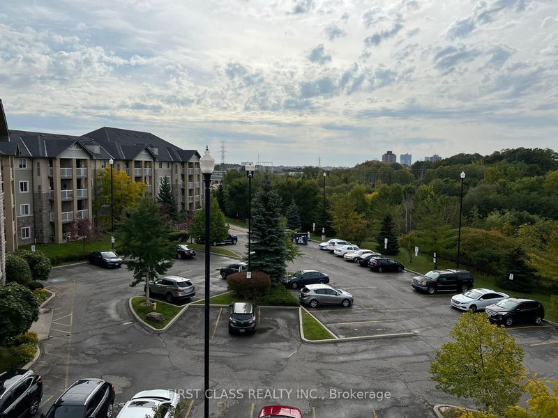 home for lease on 404-684 Warden Avenue