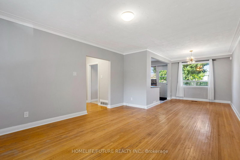 Main - 16 Perivale Cres, Toronto, M1J 2C1 | Image 3