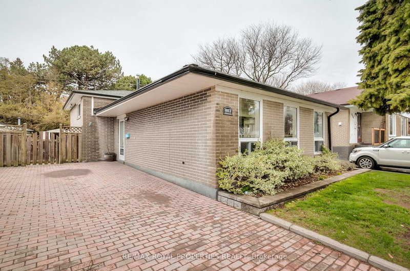 802 Modlin Rd, Pickering, L1W 1V3 | Image 3