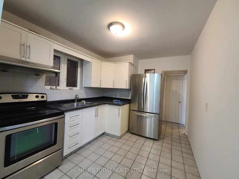 Main - 170 Magnolia Ave, Toronto, M1K 3K8 | Image 3