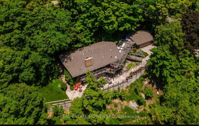 90 Meadowcliffe Drive