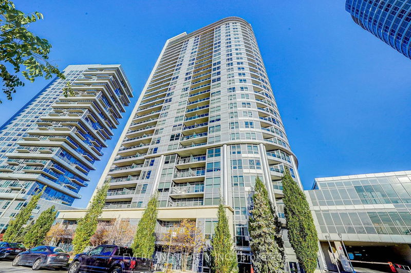 home for lease on 815-181 Village Green Square