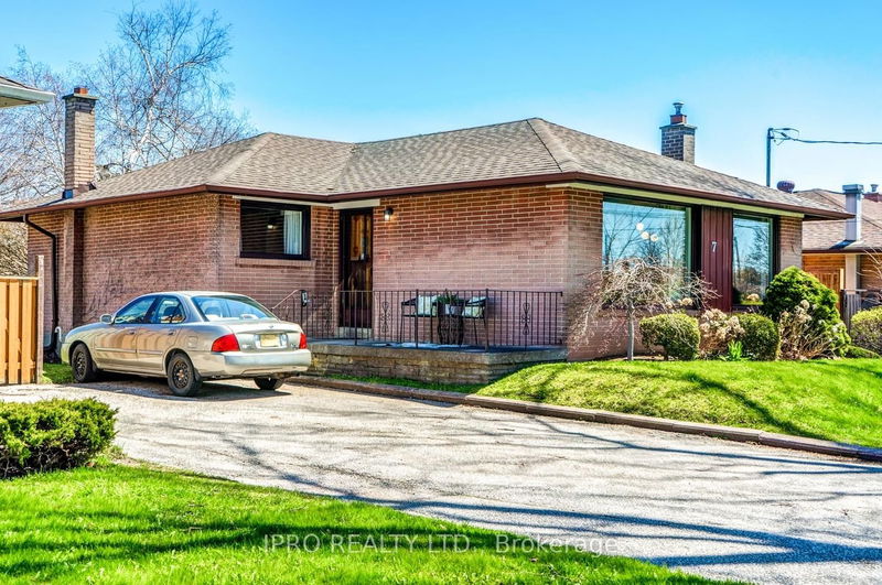 home for sale on 7 Stonehenge Crescent