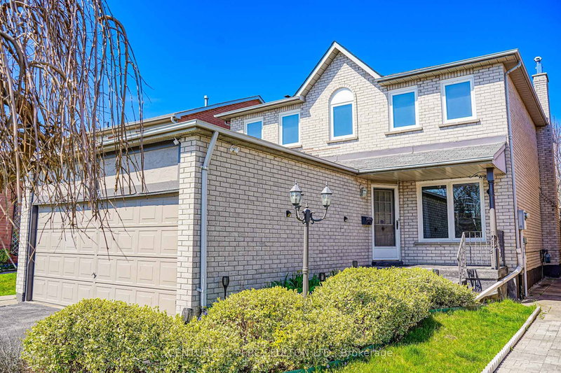 1525 Sturgeon Crt, Pickering, L1V 5P6 | Image 2