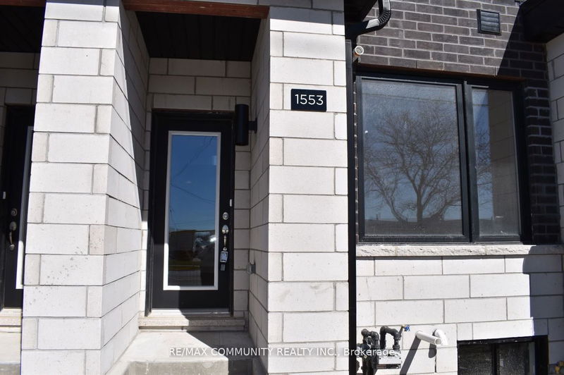 home for lease on 0015-8-1553 Midland Avenue