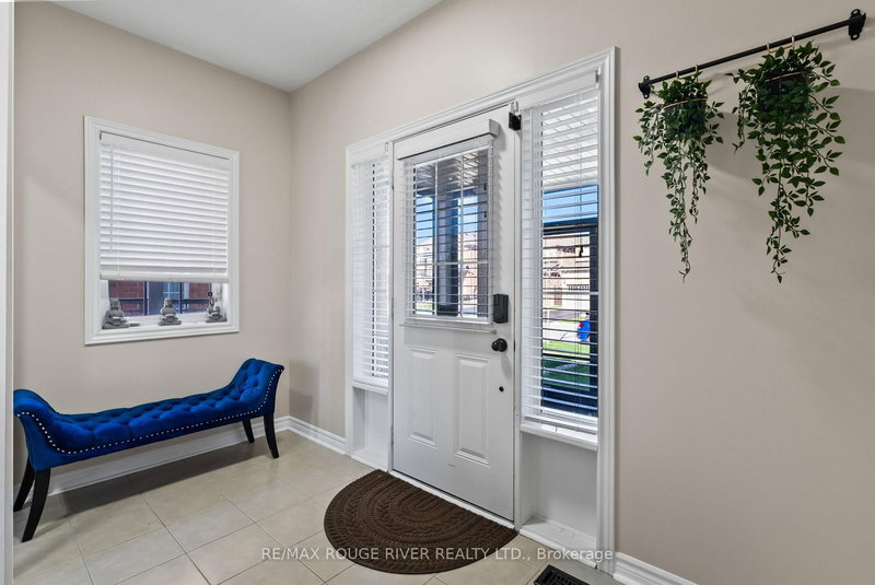 10 Campview St, Whitby, L1R 0K5 | Image 3