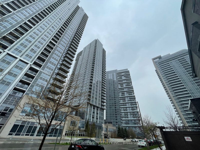home for lease on 911-255 Village Green Square