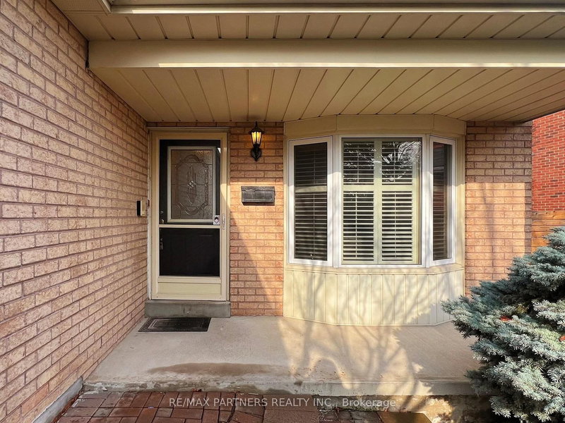 15 Ribblesdale Dr, Whitby, L1N 6Z3 | Image 2