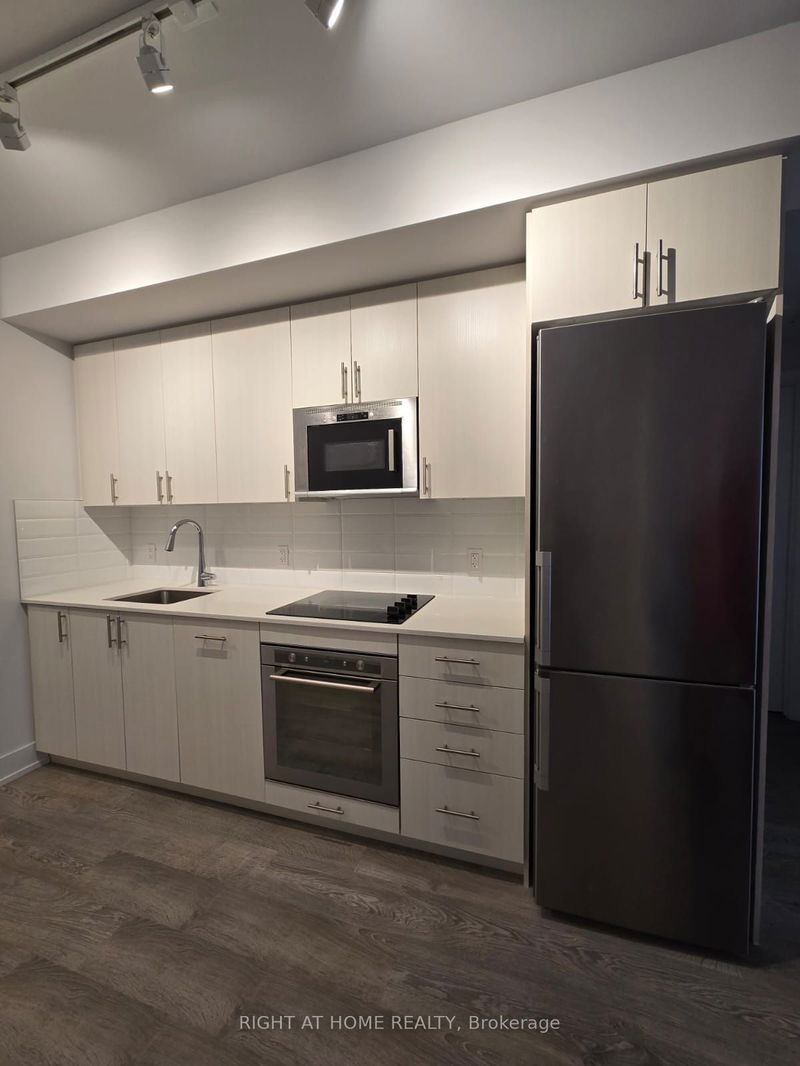 home for lease on Unit306-2550 Simcoe Street N