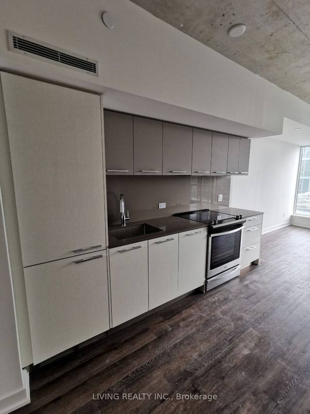 521 - 30 Baseball Place