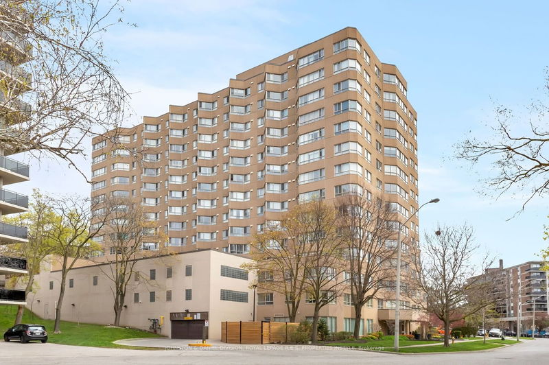 home for sale on 1102-4 Park Vista