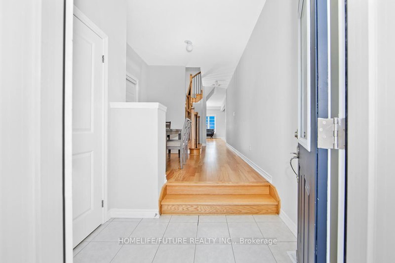 1085 Skyridge Blvd, Pickering, L1X 0M8 | Image 3