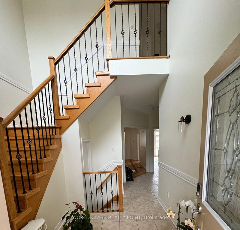 Upper - 3 Hesham Dr, Whitby, L1M 2J9 | Image 3