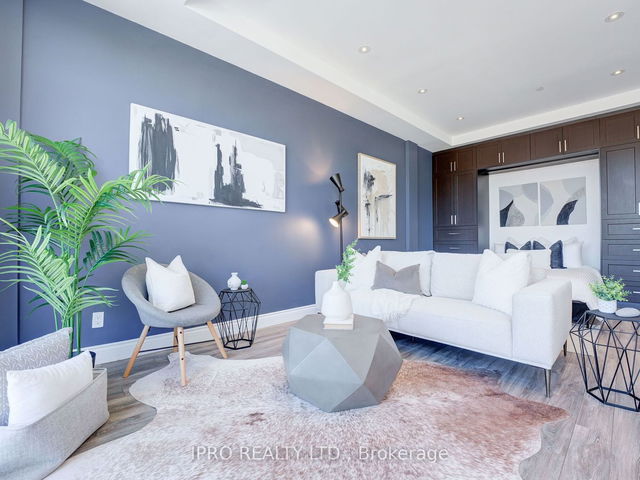 302 - 1003 Queen Street