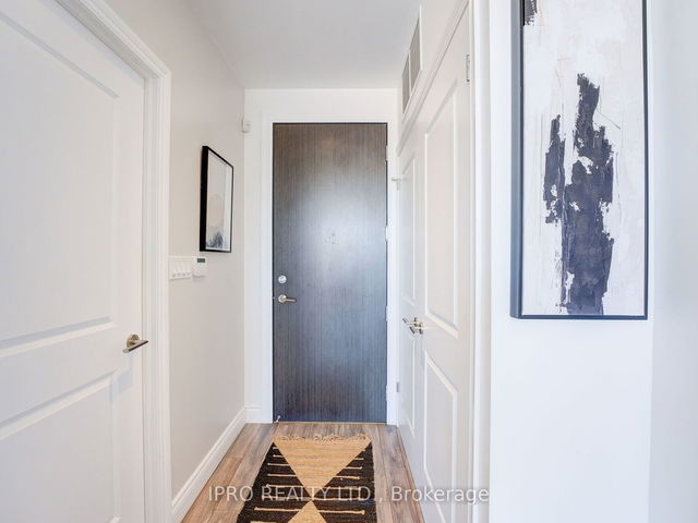 302 - 1003 Queen Street
