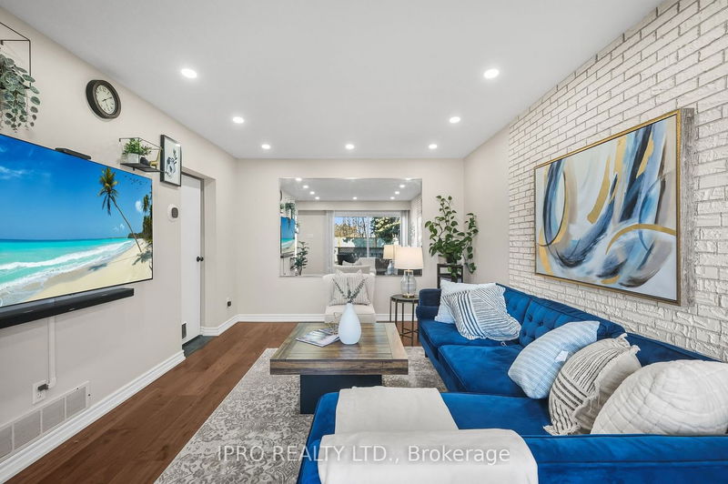 home for sale on 58-925 Bayly Street