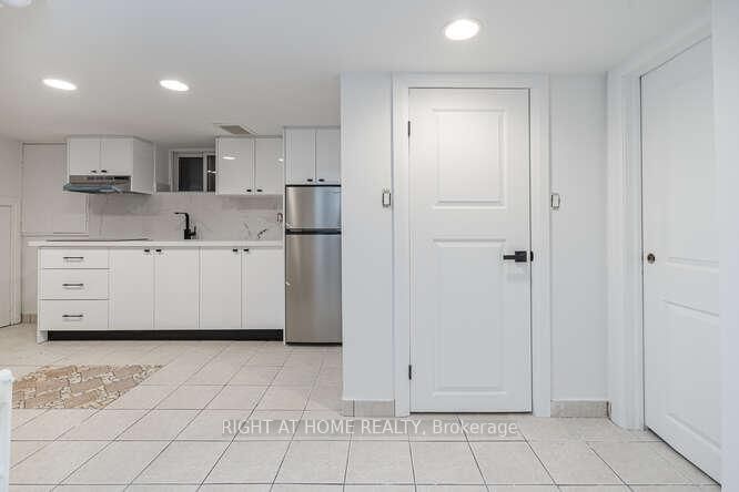 157 - 157 Woodycrest Ave S, Toronto, M4J 3B8 | Image 2