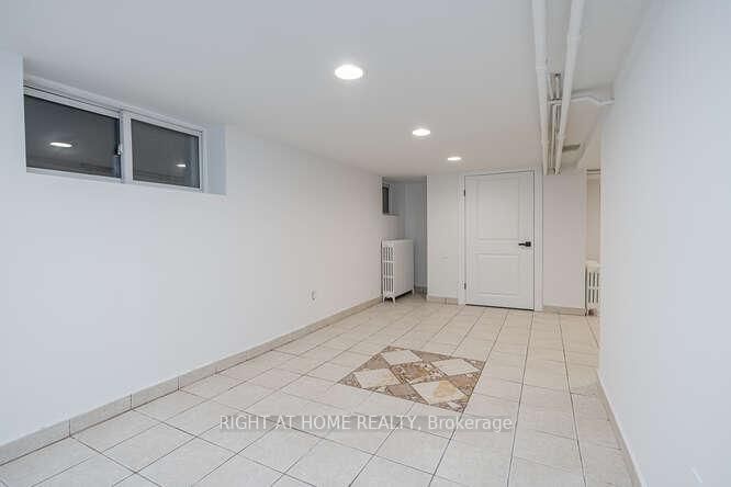 157 - 157 Woodycrest Ave S, Toronto, M4J 3B8 | Image 3