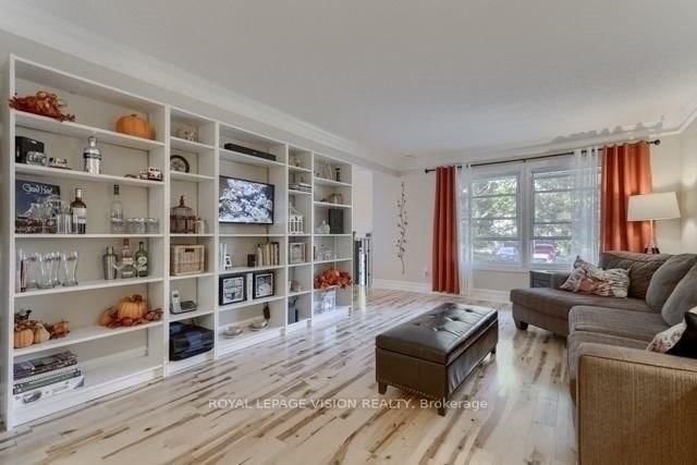 32 Goldring Dr, Whitby, L1P 1C1 | Image 3