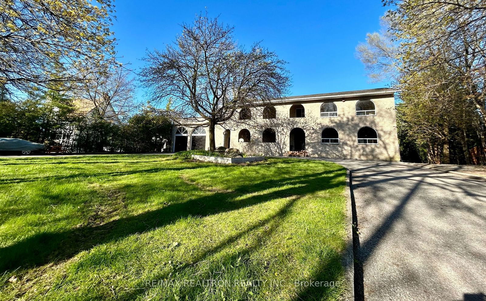 Building in 1491 Altona Road