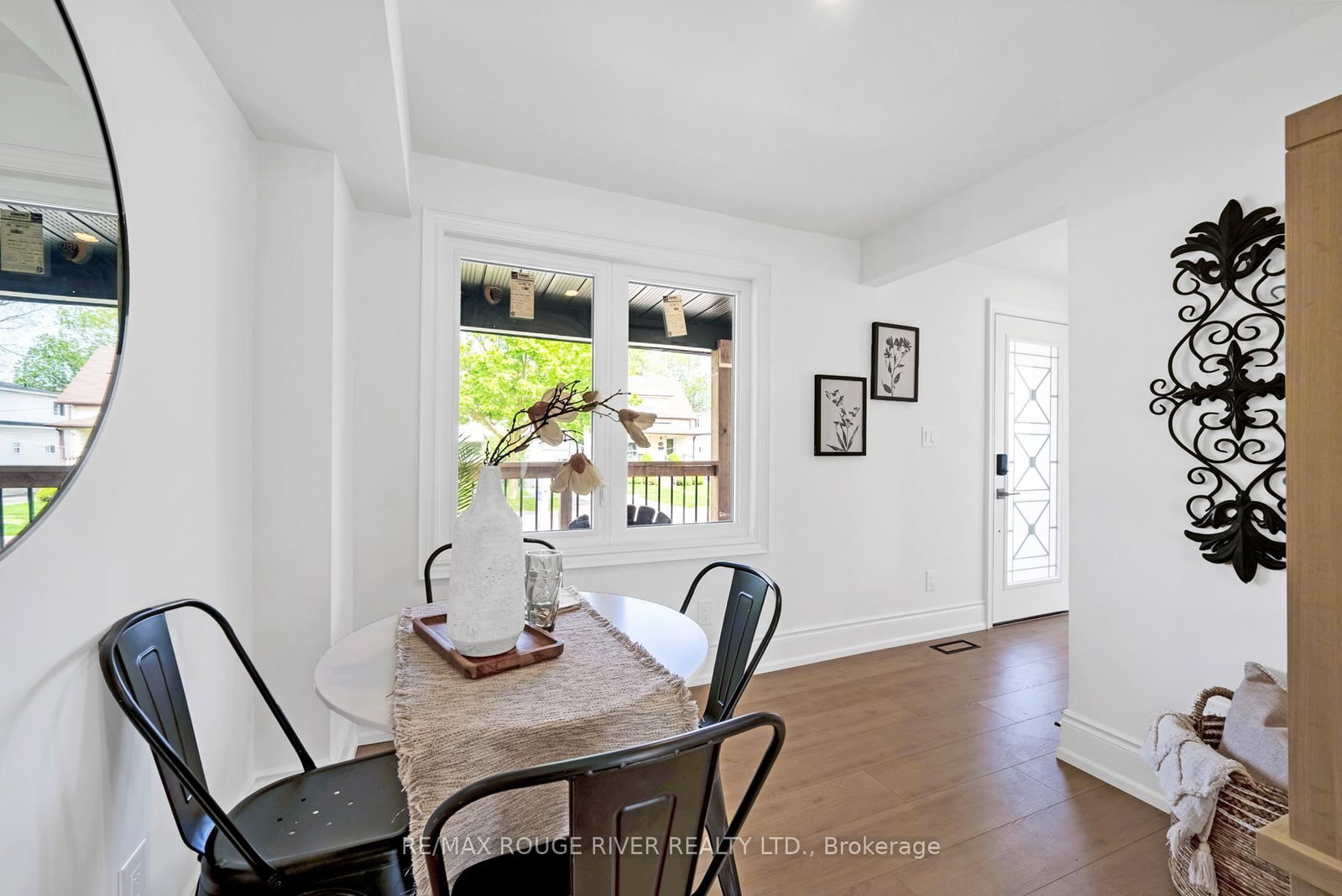 Listing Image 8