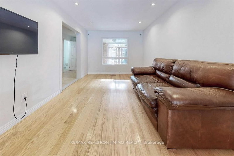 34 Ponymill Dr, Toronto, M1V 2Y1 | Image 3