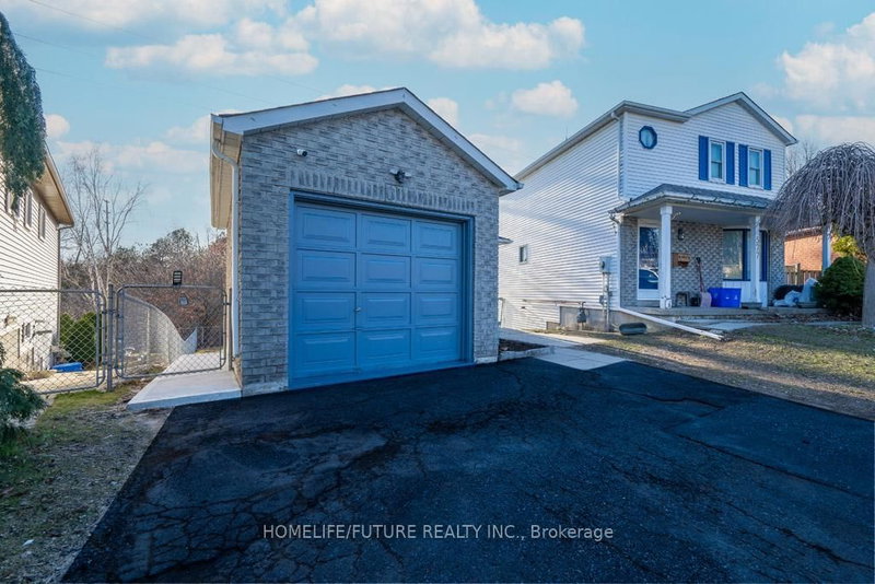 Upper - 581 Pondtail Crt, Oshawa, L1K 2C7 | Image 2