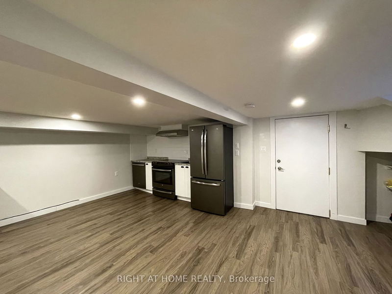 home for lease on Lower-22 Glenside Avenue