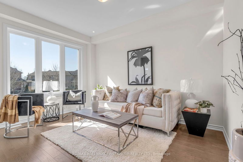home for lease on 33 Mountainside Crescent