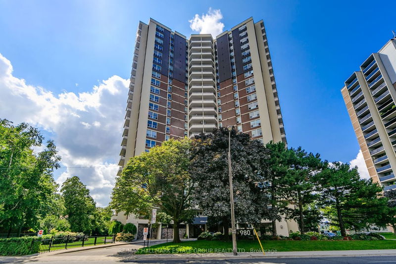 home for sale on 1906-980 Broadview Avenue