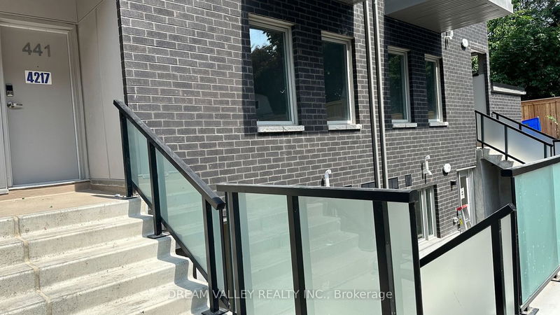 home for lease on 441-2789 Eglinton Avenue E