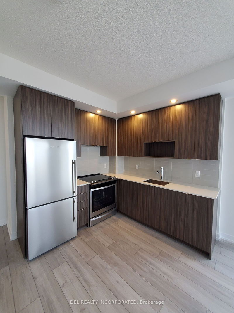 home for lease on 2902-225 Village Green Square