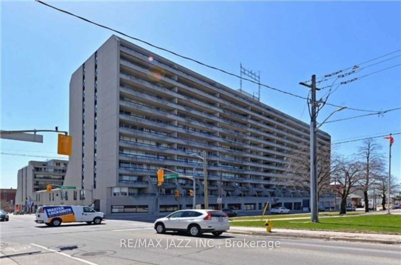 home for lease on 716-55 William Street E