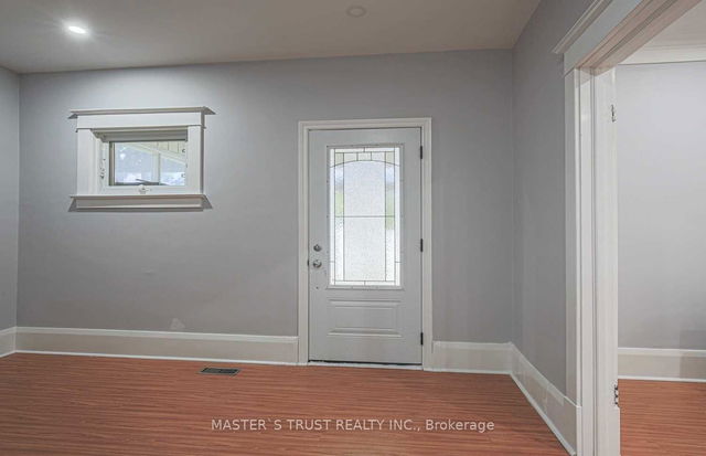 Upper - 2668 Midland Avenue