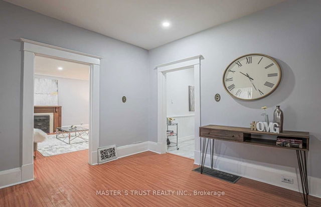 Upper - 2668 Midland Avenue
