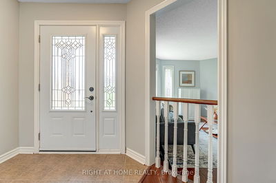 21 Fencerow Dr, Whitby - Rolling Acres image-0-3