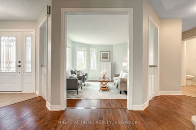 21 Fencerow Dr, Whitby - Rolling Acres image-0-4